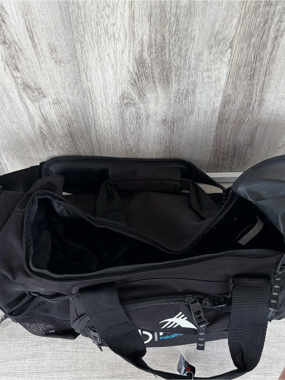 High Sierra Switch Blade industrial duffle Camera bag Black New Equipment gym